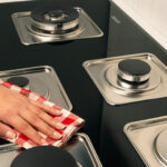 چگونه محصولات استیل البرز را تمیز و براق نگه داریم؟ نکات حرفه‌ای